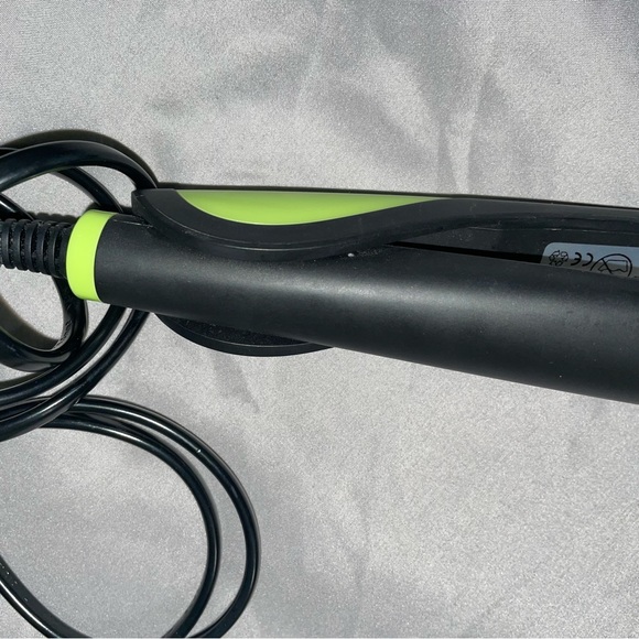 Convenient Easy-to-Use Professional Hair Strengthener Flat Iron - Picture 3 of 8